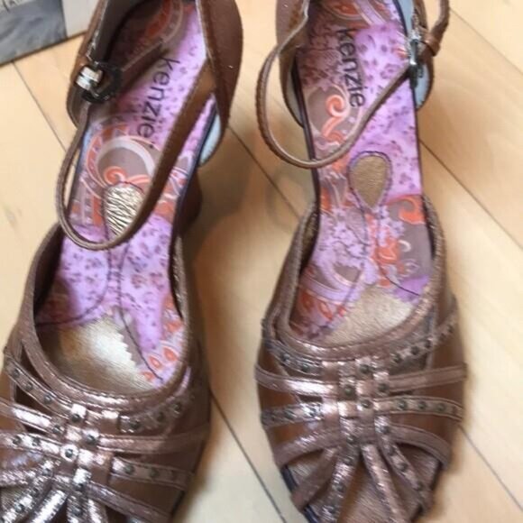 Beautiful kenzie antique gold open toe wedges - Picture 2 of 8